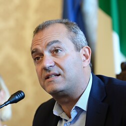 Whirlpool - Luigi De Magistris, sindaco di Napoli - Rai Radio 1 ...